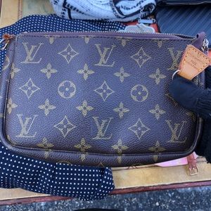 Louis Vuitton Clutch